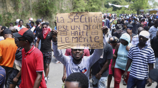 Haïti : Mirebalais en proie aux gangs, la population manifeste à Port-au-Prince Haïti : Mirebalais en proie aux gangs, la population manifeste à Port-au-Prince