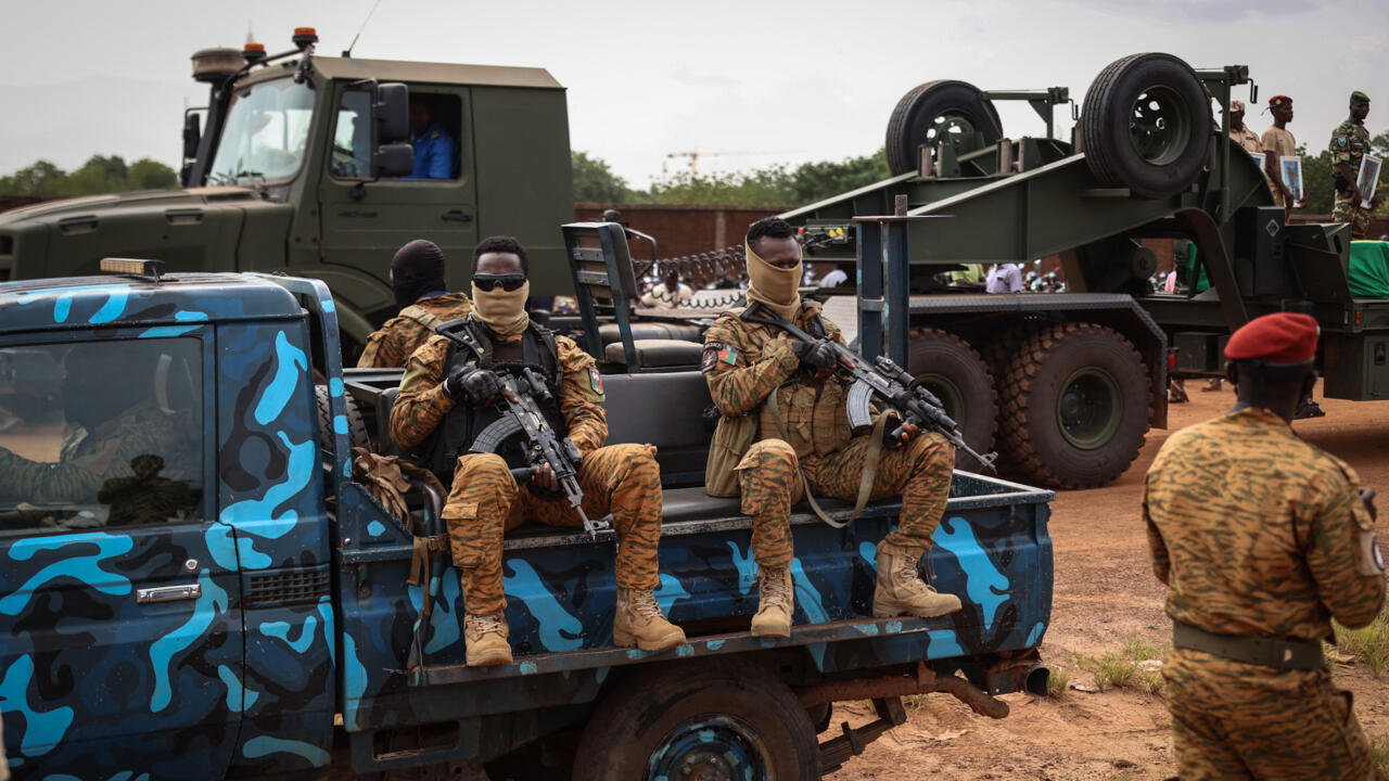 Burkina Faso : HRW dénonce des massacres à caractère ethnique dirigés par l’armée et les VDP