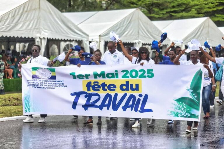 Gabon : 38 900 emplois créés dans la fonction publique pendant la Transition, selon Raymond Ndong Sima Gabon : 38 900 emplois créés dans la fonction publique pendant la Transition, selon Raymond Ndong Sima
