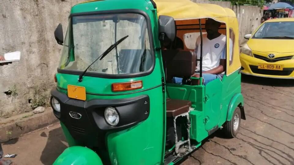 Gabon : Les usagers encore réticents à adopter les taxis moto‑tricycles
