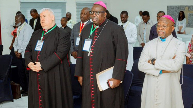 Gabon : quand la ferveur religieuse interroge l’équilibre familial